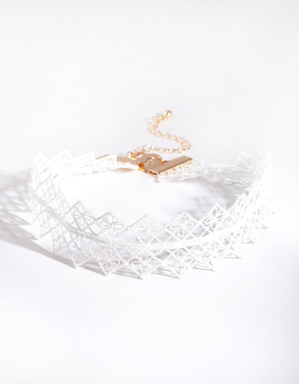 Biały szeroki koronkowy choker