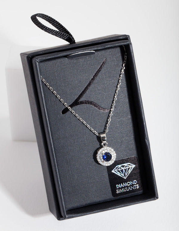 Naszyjnik z czarną aureolą imitującą diamenty