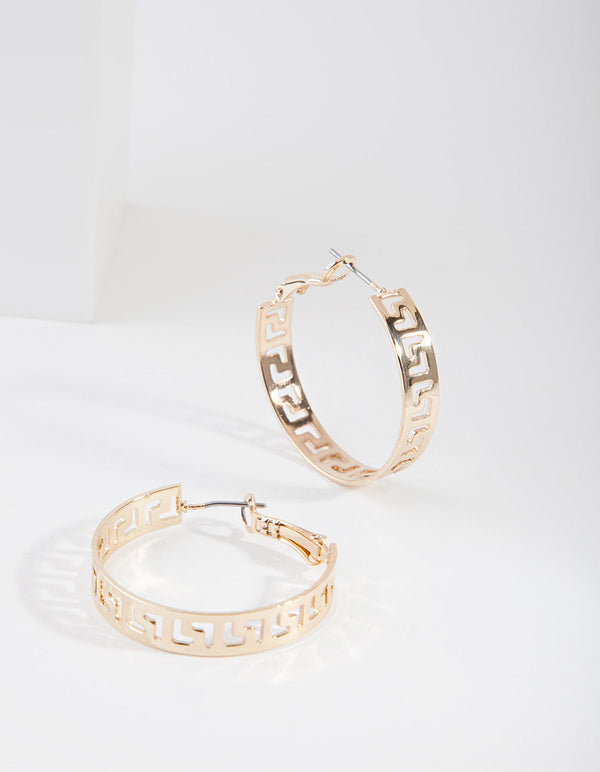 Złote kolczyki koła z wyciętym kształtem litery L