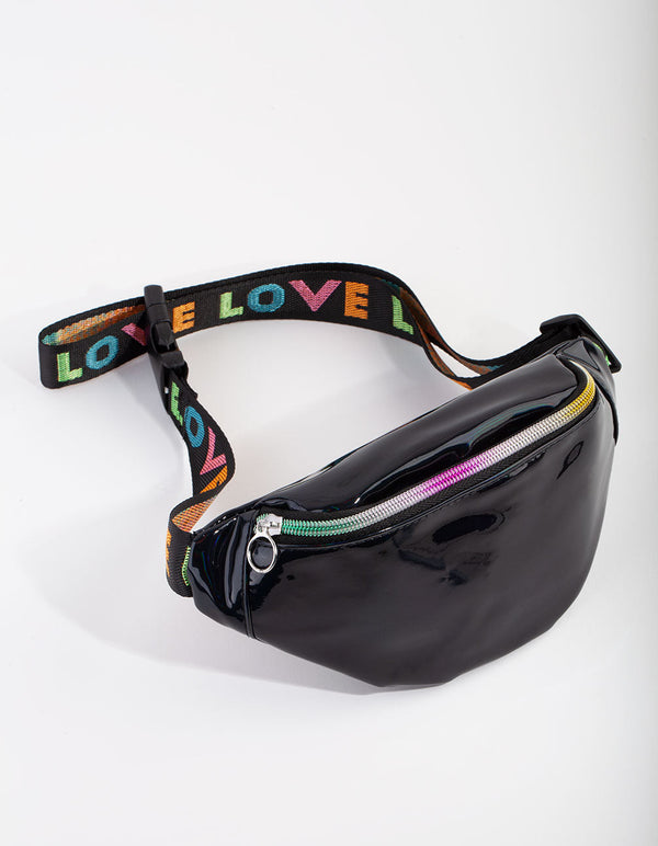 Dziecięca torba biodrowa z czarnego poliuretanu z mieszanym materiałem i paskiem Love Strap
