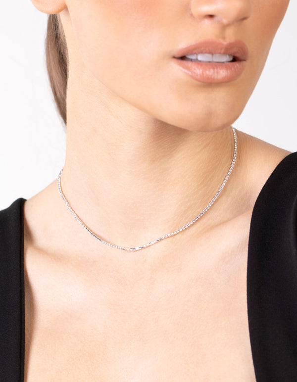 Naszyjnik choker z motywem motyla w kolorze srebrnym (6 sztuk)