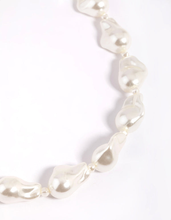 Short Pearl Statement Necklace