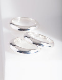 Zilveren ronde ringstapel - link has visual effect only