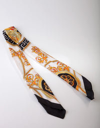 Witte barokke stoffen bandana haarsjaal - link has visual effect only