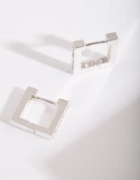 Srebrny kwadratowy diamencik Huggie - link has visual effect only