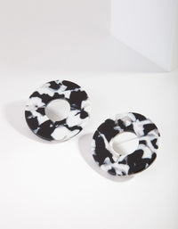 Acryl zwart-witte schildpad donut oorbellen - link has visual effect only