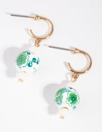 Kolczyki Huggie w kolorze Painted Ball Green - link has visual effect only