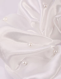 Oversized Pearl Detail Scrunchie - link has visual effect only