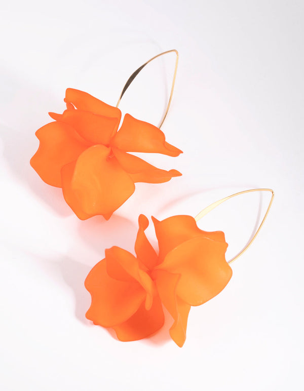 Oranje matte bloemen oorbellen
