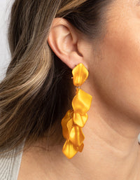 Matte gele bloemblaadjes oorbellen - link has visual effect only